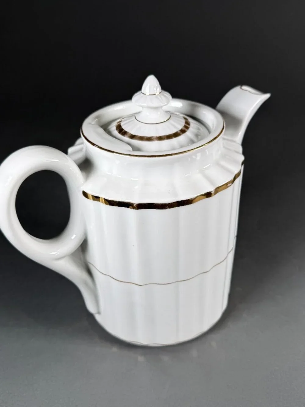 Vtg Kahla Germany White Porcelain Teapot Coffee Pot Gold Gilt Ribbed Scalloped